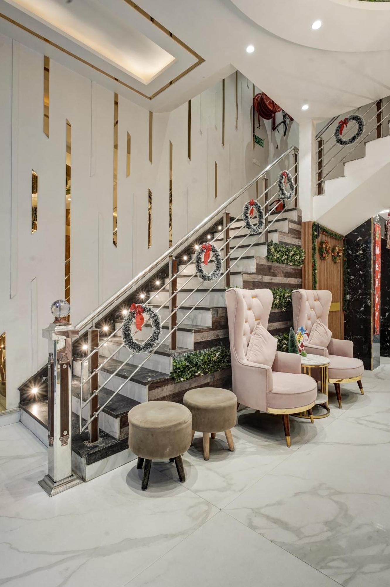 Hotel Saina International New Delhi ניו דלהי מראה חיצוני תמונה