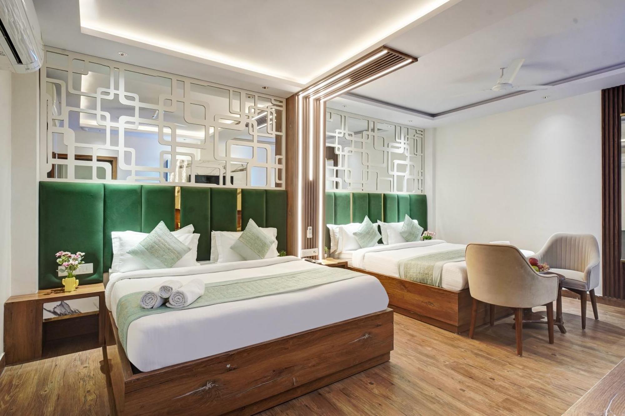 Hotel Saina International New Delhi ניו דלהי מראה חיצוני תמונה