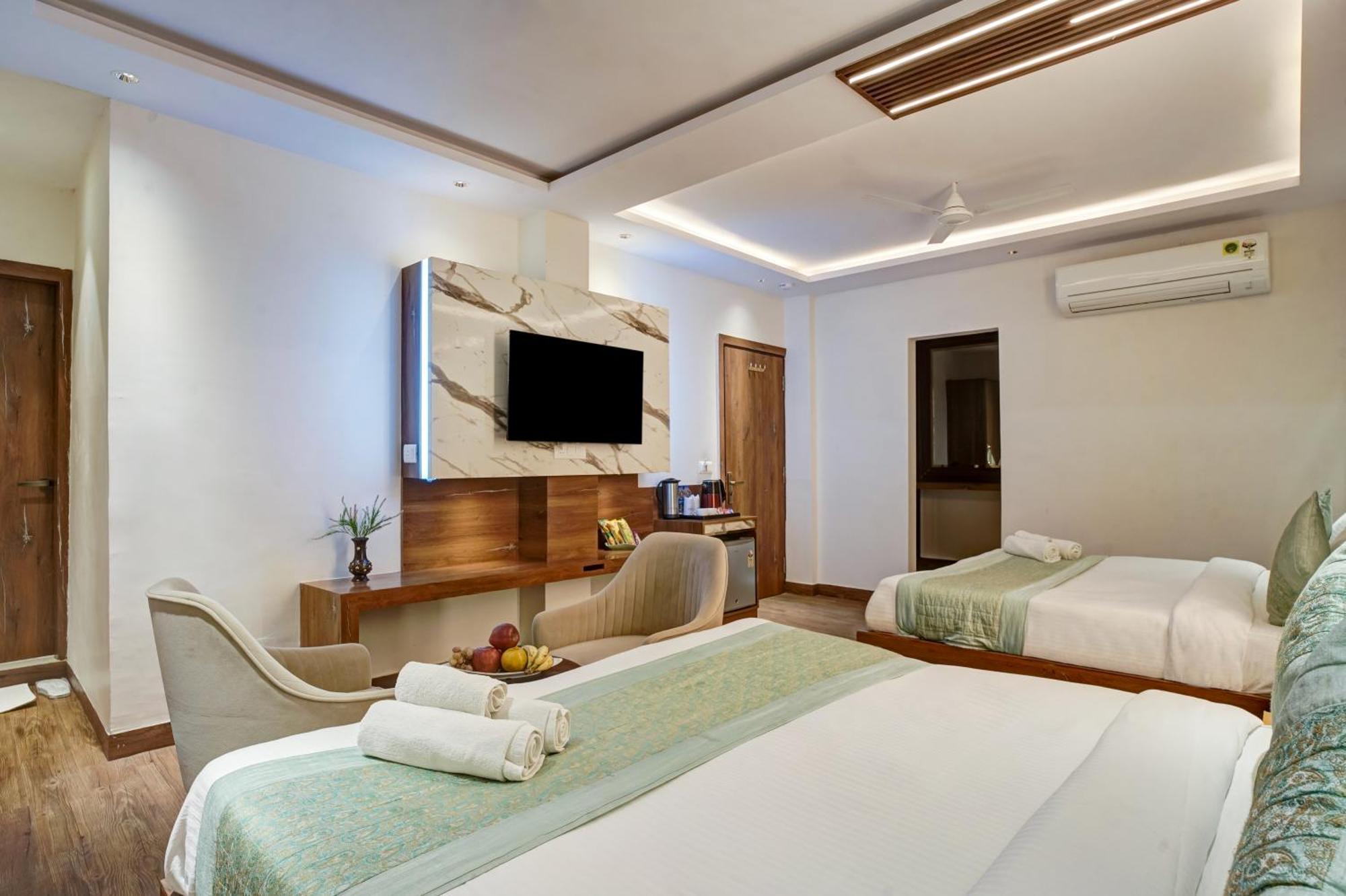 Hotel Saina International New Delhi ניו דלהי מראה חיצוני תמונה