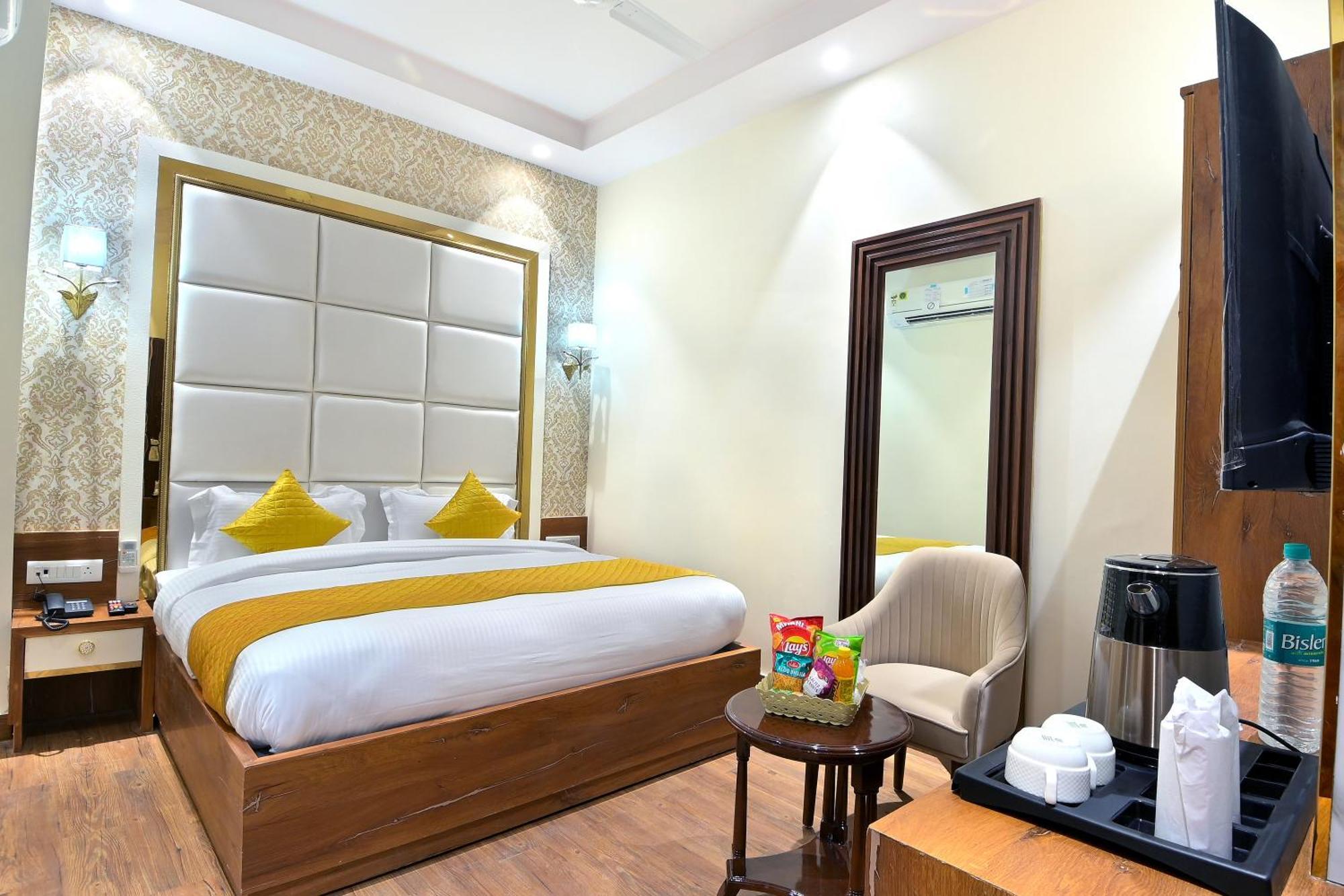 Hotel Saina International New Delhi ניו דלהי מראה חיצוני תמונה