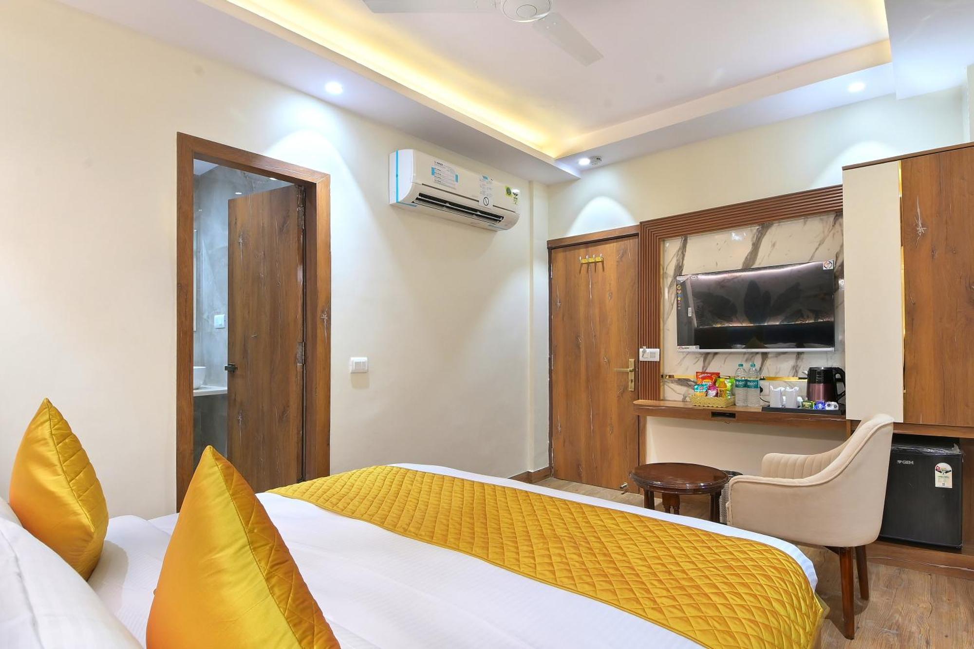 Hotel Saina International New Delhi ניו דלהי מראה חיצוני תמונה